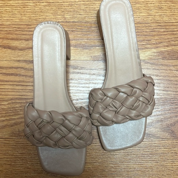 Shoes - Sandals size 7/12